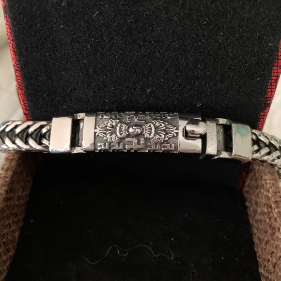 Unique Silver Bracelet.  Buddhist  Mantra.(stated sterling  silver on site) - Picture 3 of 7